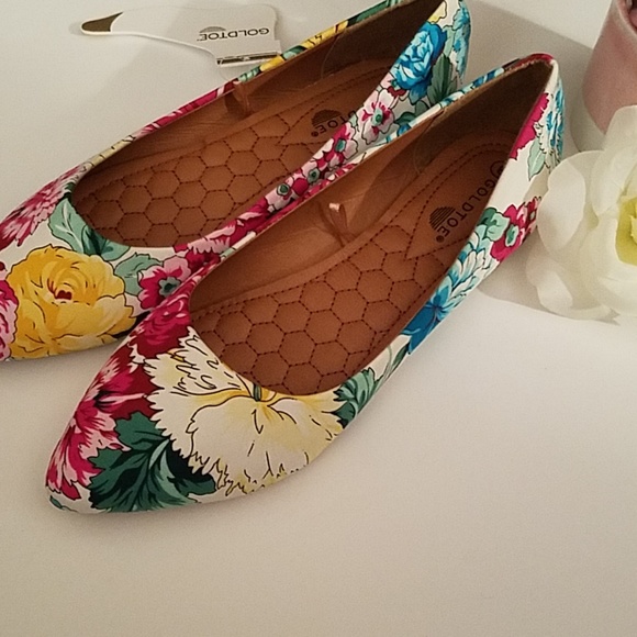 Gold Toe Floral Shoes - Picture 5 of 7